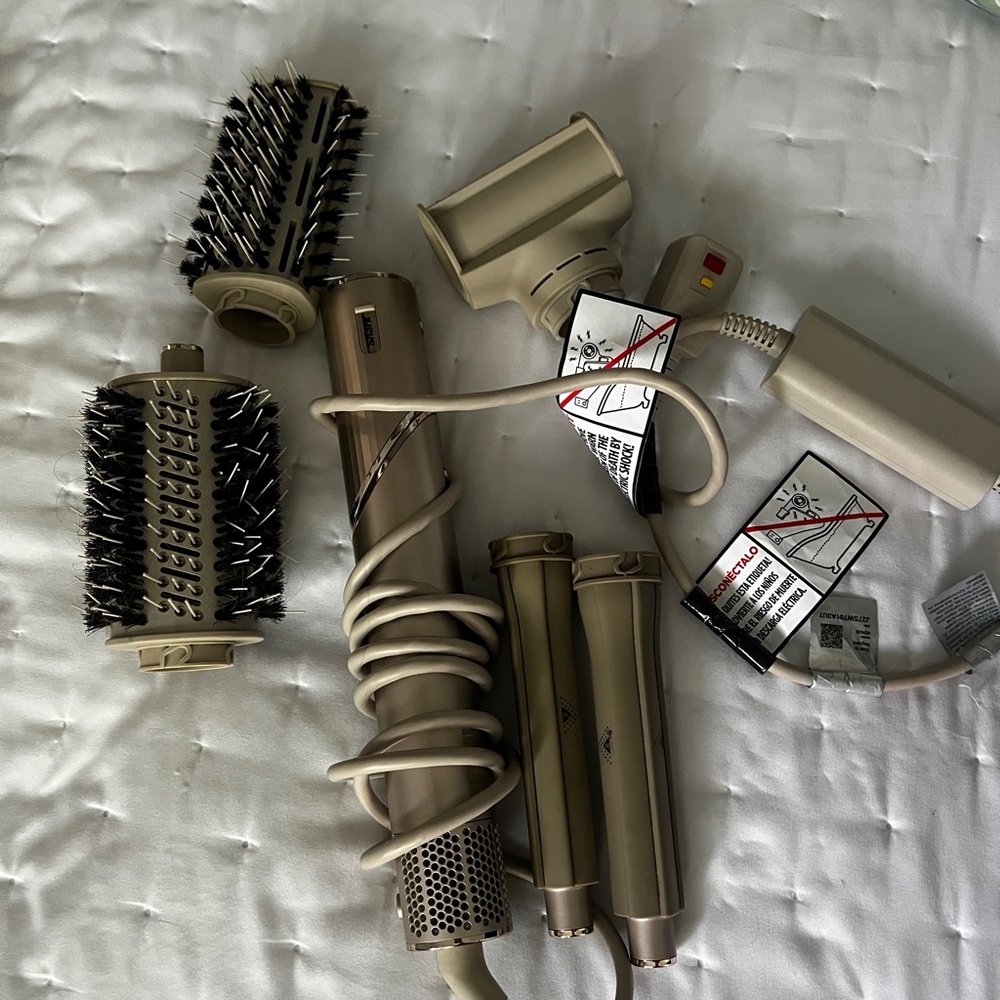 Shark Flexstyle with included tools. Great Conditions.